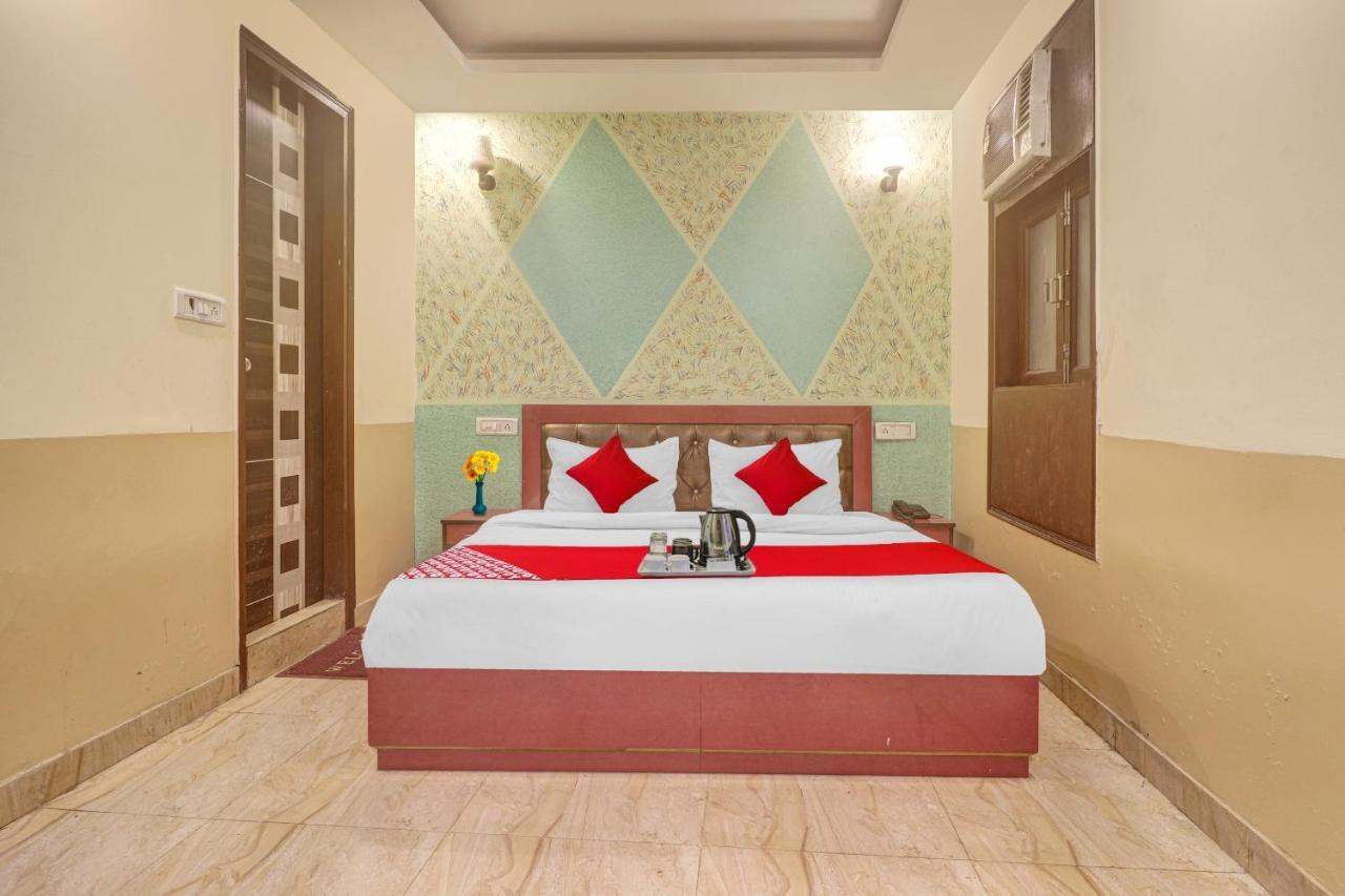 Hotel O Prince Home Stay Near Ambience Mall Nueva Delhi Exterior foto