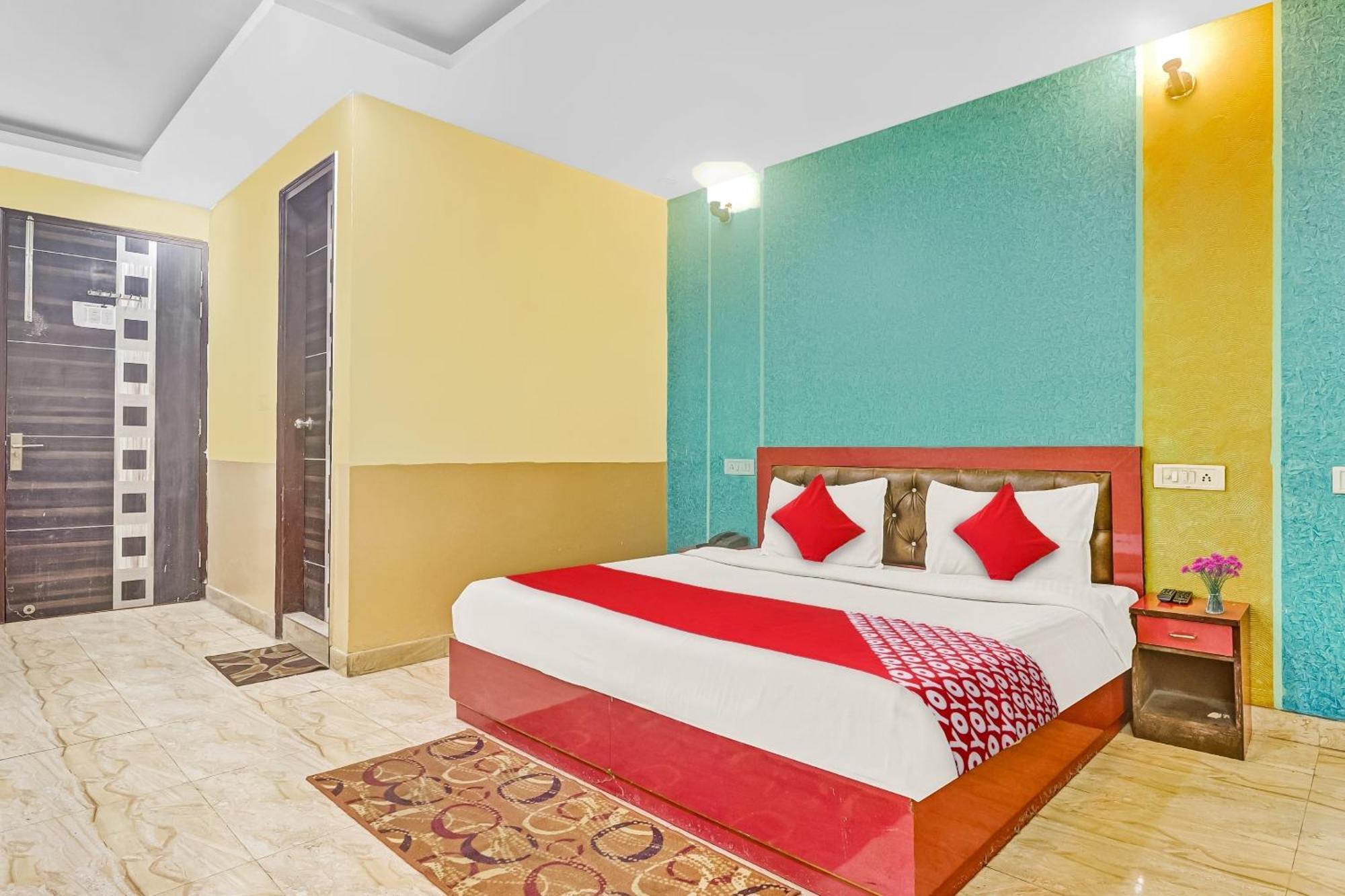 Hotel O Prince Home Stay Near Ambience Mall Nueva Delhi Exterior foto
